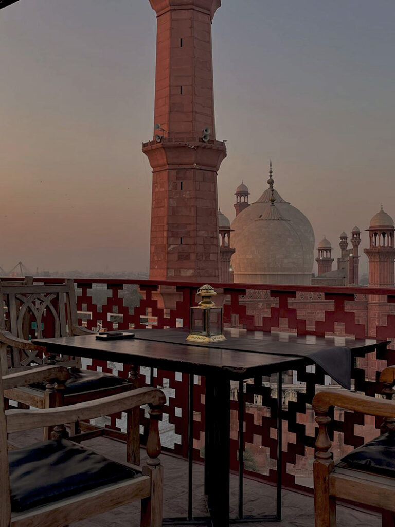 Rooftop dinner setup overlooking Badshahi Masjid at Andaaz Lahore